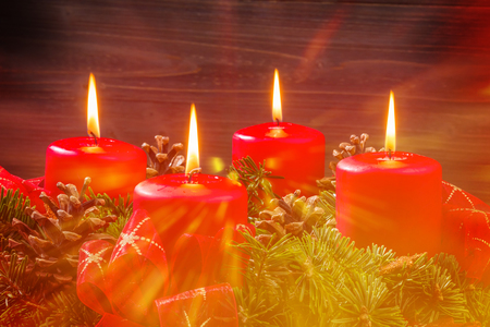 Adventkranz zu Weihnachten / Erwin Wodicka / wodicka@aon.at Ein Adventskranz zu Weihnachten sorgt für romatinsche Stimmung in der stillen Advent Zeit.