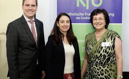 Am 9. Juli 2019 nahm Bundesministerin Ines Stilling (m.) an der Er?ffnung der Sommerstudientagung der Katholischen Frauenbewegung ?sterreich teil.