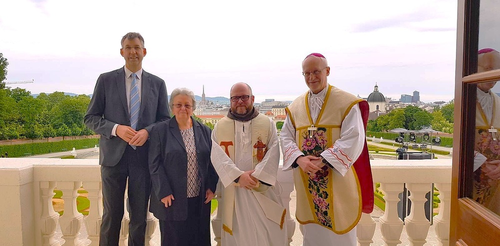 v.l.: Markus Figl, Traude Gallhofer, P. Elias van Haaren, Weihbischof Franz Scharl / Elisabeth Legler Belvedere: Dankgottesdienst zum 70. Jahrestag des Staatsvertrags