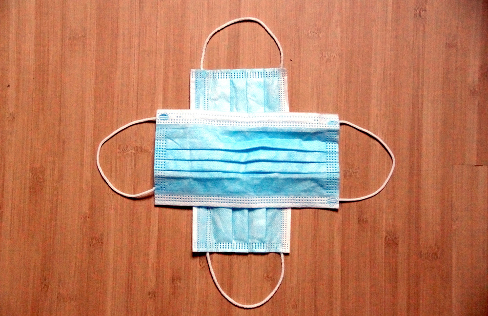 Kreuz aus Nasen-Mund-Masken / kathpress / Pernsteiner