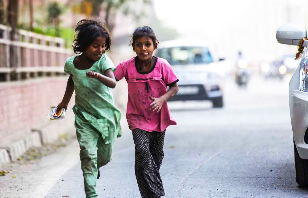 Straßenmädchen in Delhi / Jugend Eine Welt/Simone Berga