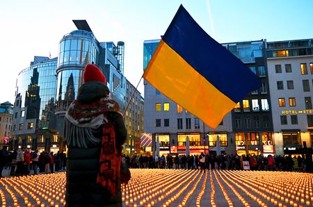 Wien: 'Solidarität mit Ukraine' bei Lichtermeer am Stephansplatz