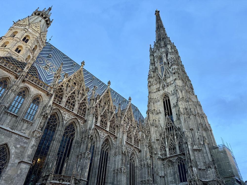 Wiener Stephansdom läutet am Kriegs-Jahrestag zehn Minuten / Till Schönwälder/Kathpress Großes ökumenisches Osterfest in Wien