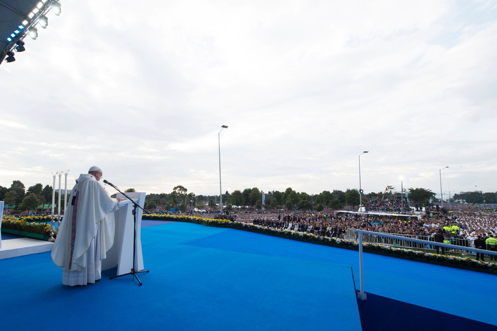 Papstmesse in Bogotá / Copyright 2017, KNA (www.kna.de). Alle Rechte vorbehalten, Osservatore Romano Papst Franziskus feiert den Gottesdienst im Simon Bolivar Park in Bogotá am 7. September 2017.