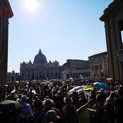 100 Minis aus Vorarlberg waren bei der Papstaudienz am Petersplatz.