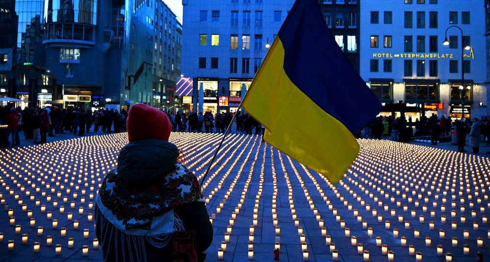 'Lichtermeer aus Solidarität mit der Ukraine' der Caritas am Wiener Stephansplatz, 20. Februar 2025 / kathpress / Johannes Pernsteiner Ukraine-Kriegsbeginn 2022: Aufruf zu weiterer Unterstützung