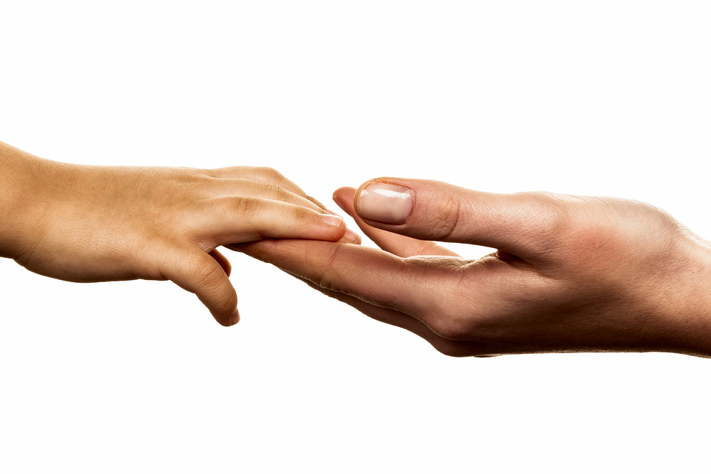 Kleine und große Hand, Symbolik für Vertrauen, beschützen, Geborgenheit