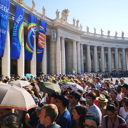 100 Minis aus Vorarlberg waren bei der Papstaudienz am Petersplatz.