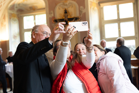 St. Pölten: Bischof Schwarz feiert Social-Media-Messe